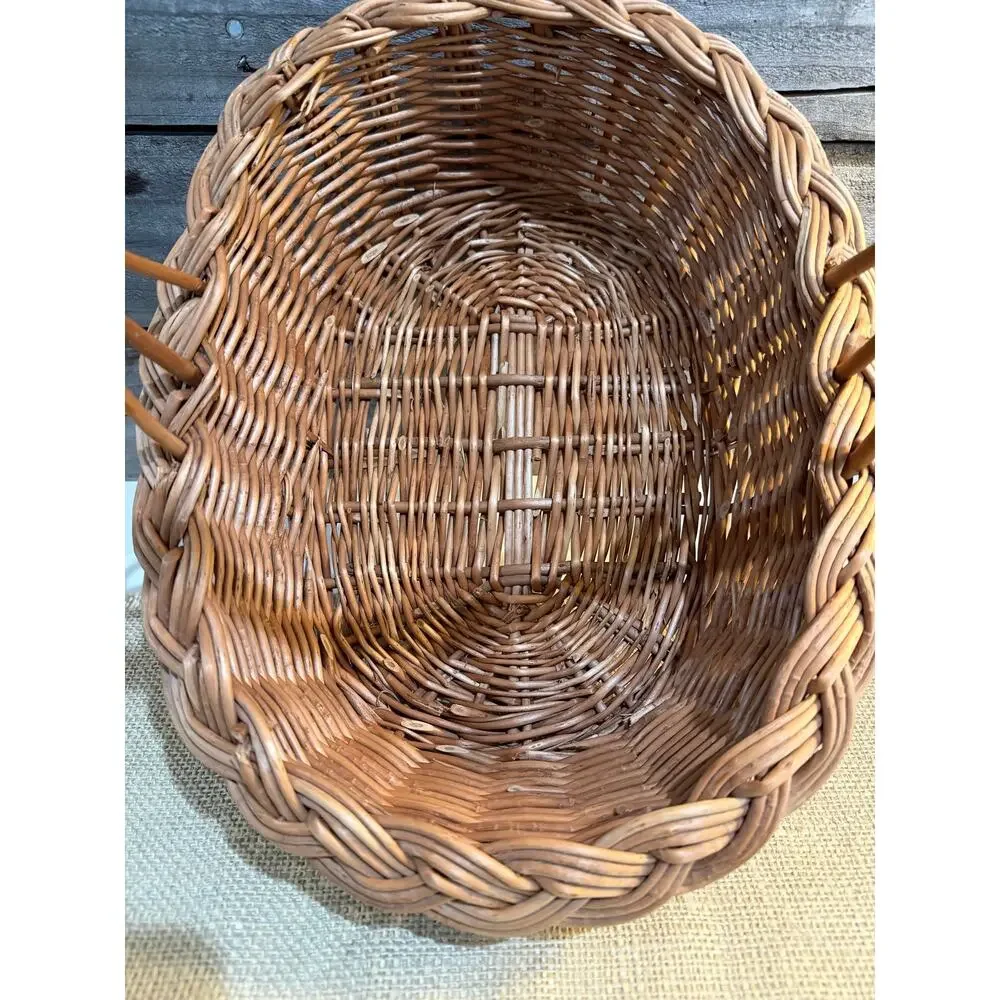 French Vintage-Style Woven Wicker Medium Sized Gathering Basket with Handle